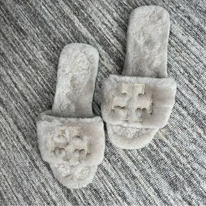 Tory Burch Women's Double TLogo Shearling Slide Sandals shoes Gray Heron Gold 10